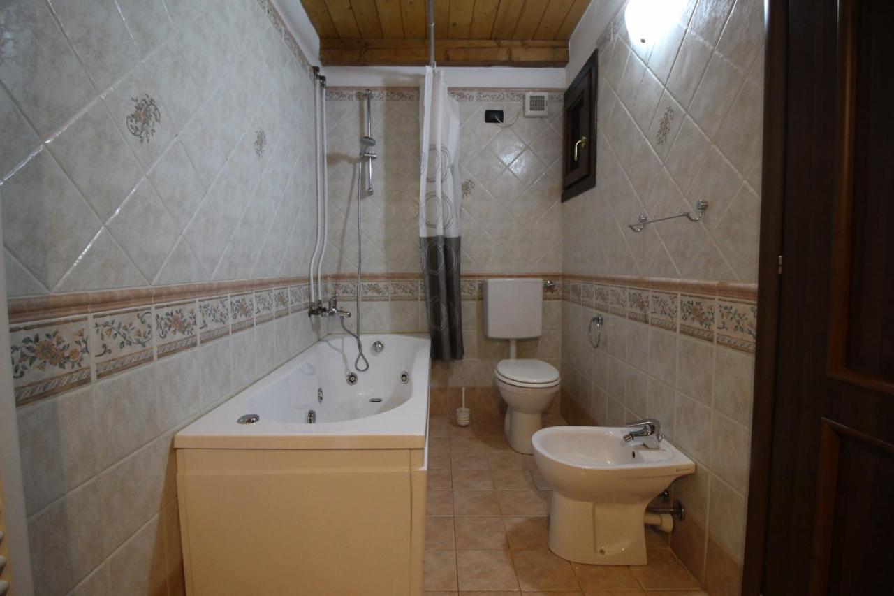 Апартаменты Attico Dell'Aquila Брюссон Экстерьер фото